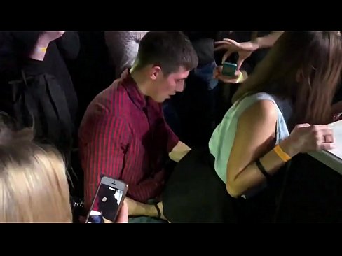 ❤️ Ubulili bangempela ku-nightclub yaseRussia. Intombazane yaseRussia eneminyaka engu-18 ubudala ingene endunu nasesithweni sangasese e-nightclub ku-zu.mrpornogratis.ru ☑